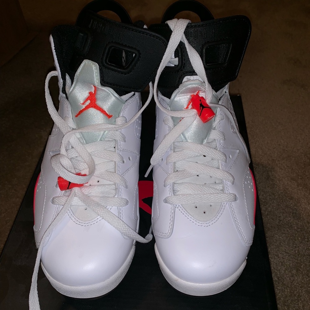 Retro 6 White/Infrared-Black